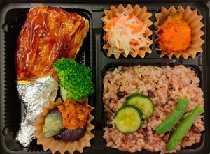 クリスマスバージョン チキン 照り焼き弁当です #Veganuary at Koushikisabou 香色茶坊 in Tukuba