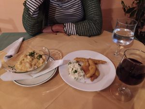 Tapas y vino at Jardin De Los Naranjos in La Palma