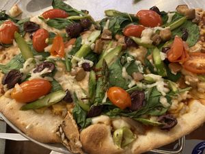 Veggie pizza w vegan cheese on regular dough  at La Masa Pizzería Conceptual in San Juan