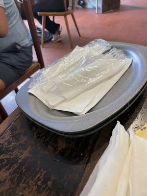 Uses styrofoam   at La Masa Pizzería Conceptual in San Juan