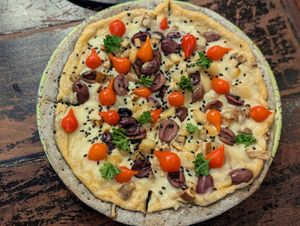 Hummus pizza w/o goat cheese add vegan cheese at La Masa Pizzería Conceptual in San Juan