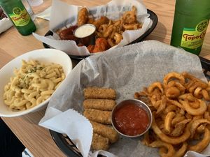 Mozzarella sticks, wings, Mac and cheese etc at Korny Vibes in Houston
