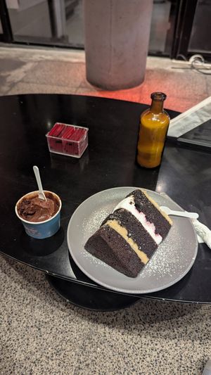 Helado de chocolate 80% y torta de manteca de maní y chocolate at Alchemy in Buenos Aires