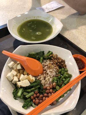 Thunder rice tea at Pine Tree Cafe 长春树 - Lucky Plaza in Central Singapore