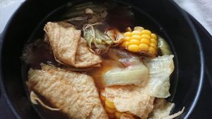 Bak Kut Teh soup at Pine Tree Cafe 长春树 - Lucky Plaza in Central Singapore
