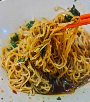Wan ton noodles at Pine Tree Cafe 长春树 - Lucky Plaza in Central Singapore