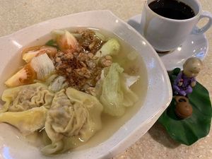 noodle soup 老鼠粄(米筛目) 
photo credits to Henry Lau
 at Pine Tree Cafe 长春树 - Lucky Plaza in Central Singapore