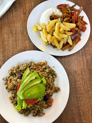 Lomo saltado & quinoa chaufa  at Matheos - Tacna in Piura
