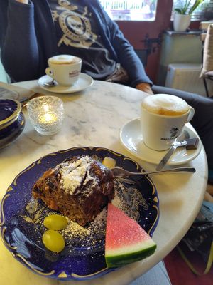 Schoko-Haselnuss-Pflaumenkuchen at Café Bohemia in Pirna