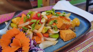 Sweet and sour tofu at M & P Thai Noodle in Lincoln City