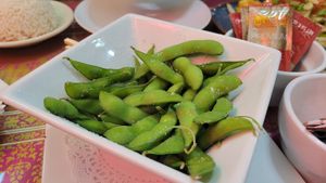 Edamame at M & P Thai Noodle in Lincoln City
