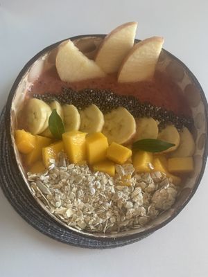 Summer smoothie bowl at Summer Cafe in Coron