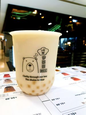 chrysanthemum osmanthus oat milk tea with lychee pops at Mong Cha Cha Cafe 夢茶茶 in Central Singapore