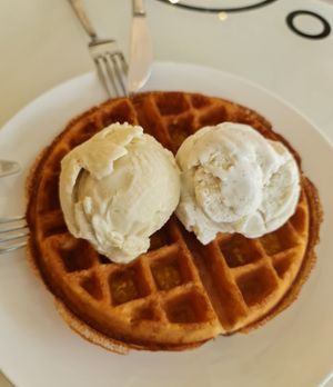 Waffle with Ice cream ~ 11/1/22  ~ Vanilla & D24 Durian at Mong Cha Cha Cafe 夢茶茶 in Central Singapore