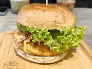 Spicy Lionmane burger at Mong Cha Cha Cafe 夢茶茶 in Central Singapore