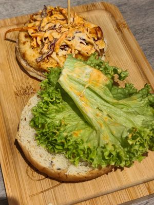 Spicy Lionmane burger at Mong Cha Cha Cafe 夢茶茶 in Central Singapore