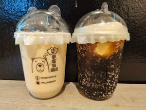 Soy milk and root beer float at Mong Cha Cha Cafe 夢茶茶 in Central Singapore