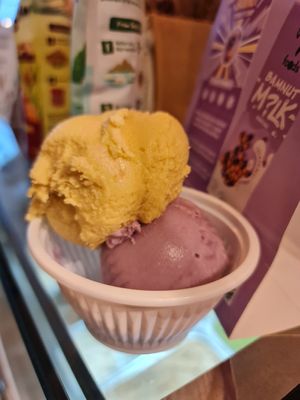 Mongo 🥭 & Purple potato 🍠 ~ 7/8/22 at Mong Cha Cha Cafe 夢茶茶 in Central Singapore