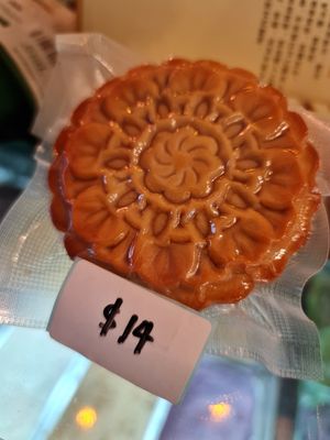 Lotus paste ~ 9/8/22 at Mong Cha Cha Cafe 夢茶茶 in Central Singapore