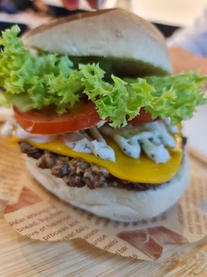 MCC Truffle Cheese Burger  🍔  ~ 9/8/22 at Mong Cha Cha Cafe 夢茶茶 in Central Singapore