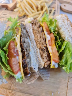 Cut half is a good as whole ~ 9/8/22 at Mong Cha Cha Cafe 夢茶茶 in Central Singapore