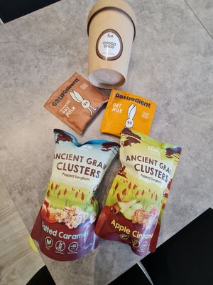 Snack time ~ 4/11/22 at Mong Cha Cha Cafe 夢茶茶 in Central Singapore