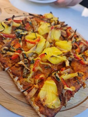 Hawaiian Pizza 🍕 😋 ~ 28/01/23 at Mong Cha Cha Cafe 夢茶茶 in Central Singapore