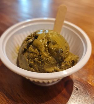 Poo poo look alike Houjicha Ice cream 🤣  ~ 28/4/23 at Mong Cha Cha Cafe 夢茶茶 in Central Singapore