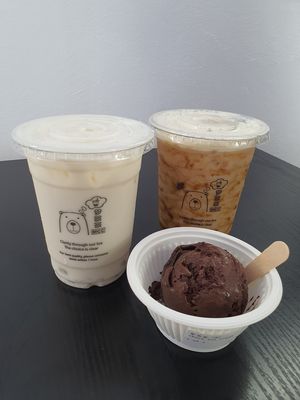Bubble Tea and Ice Cream at Mong Cha Cha Cafe 夢茶茶 in Central Singapore
