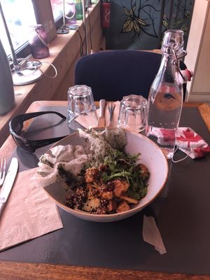 Zucchini nouille et tofu croustillant 👍👍👍 at Sesame in Chamonix-mont-blanc