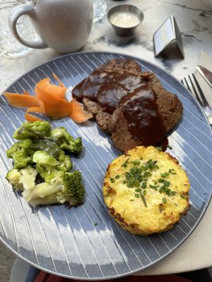 Seitan steak with mashed potato  at Sesame in Chamonix-mont-blanc
