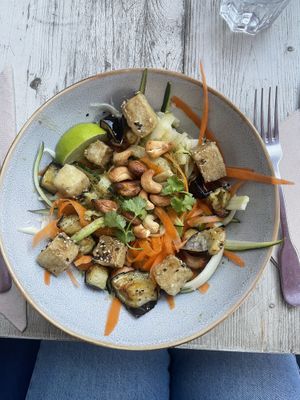 Zucchini and carrots noodles with crispy tofu  at Sesame in Chamonix-mont-blanc