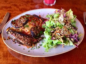 Salade and main course at Sesame in Chamonix-mont-blanc