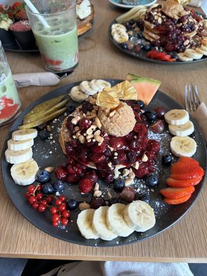 Peanut butter Pancakes mit Kirschkompott  at Café Concordia in Bremen