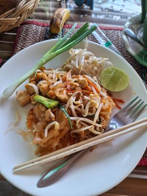 Pad thai tofu vegan at J&K Restaurant in Koh Chang