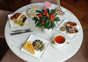 Open all day for breakfast, lunch and cakes! The lovely focaccias are vegan :) at KEEK in Utrecht