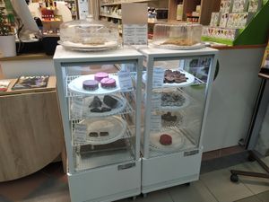 Hand made raw and baked vegan goods at Trgovina Rastoča Jablana in Ljubljana