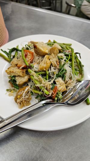 Noodle with tofu at Jay Oh Vegetarian in Bangkok