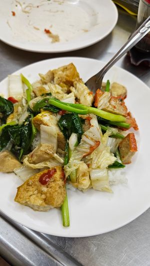 Rice with tofu and veggies at Jay Oh Vegetarian in Bangkok