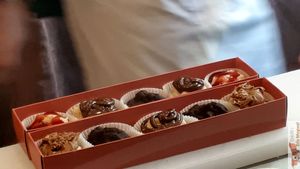 cookie doughnut raw at Cupkie in Paris