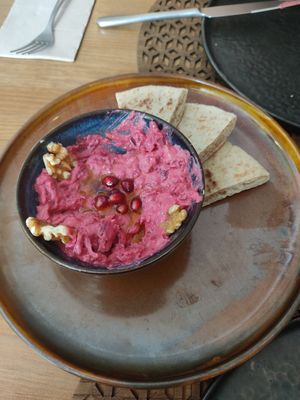 Hummus de remolacha at Casa Qurtubah in Cordoba