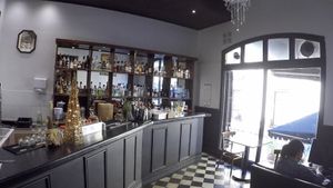 the bar at Il Paparazzo in Valparaiso