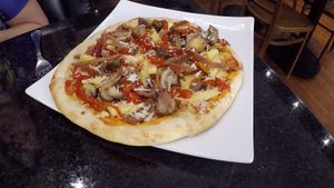 vegan pizza at Il Paparazzo in Valparaiso