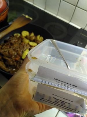 Great system with take-away deposit boxes at Plantbeest - TARTElies in Antwerpen