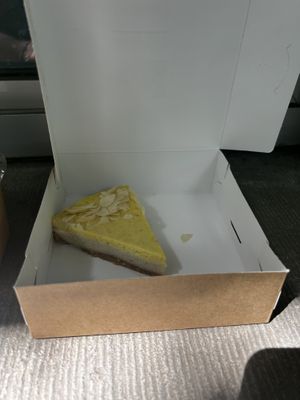 Lemon “cheesecake” 😍  at Plantbeest - TARTElies in Antwerpen