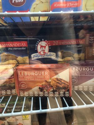 Hamburgerss at Alamesa Emporio in Renaca