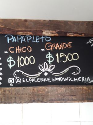 Papapleto es un completo que lleva papas fritas a cambio de vienesa. at El Palenke Sandwicheria in Santiago