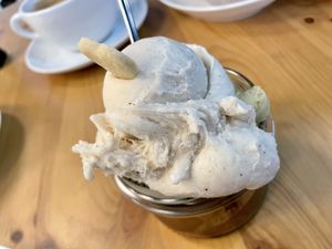 ice cream at Brotgefuehle in Leipzig