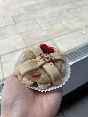 Lerche mit Apfel-Zimt-Füllung  at Brotgefuehle in Leipzig