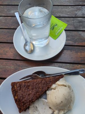 Schokobaumnusskuchen mit Extraeis at Brotgefuehle in Leipzig
